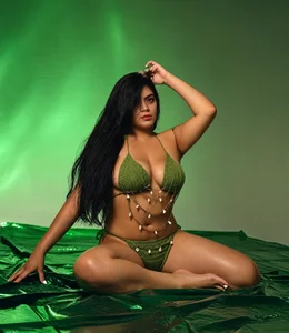 Scarlet_DLuce Green muse Pic 2