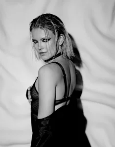 Lily_Daviss: mistress ( 3 фото)