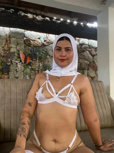 AishaAmin_ Public  8টি ছবি