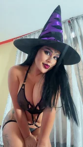 laure_torres Brujita, sexy🧙 Immagine  3