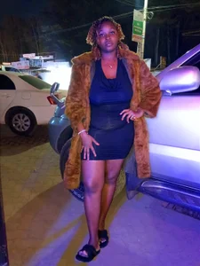 Curvylady_: Public ( 4 фото)