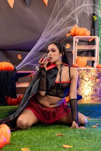 EmmaWilliam1 happy and hot halloween Foto 2
