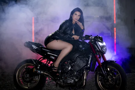 Veronicalanx1 motorcycle Pic 3