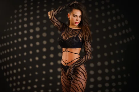 VitoriaCarusso Wild Lace Pic 2