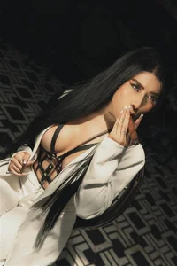 MadelineFox Smoke & Desire: A Queen’s Legacy Immagine 