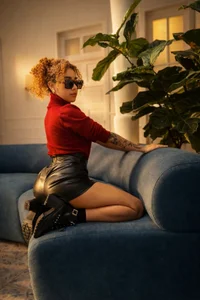 Sienna_brunette Red Hot Leather Tease 🔥 Pic 3