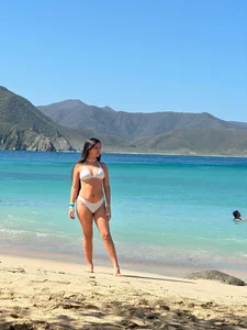 jessi_and_boy: Hot sofi ( 2 фото)