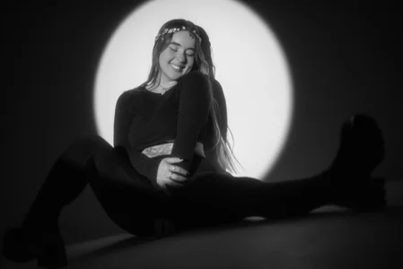 AlliceLover Look at this incredible style Pic 3