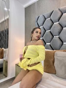 NicoleArmani Yellow 🫣 Εικόνα 5