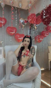 ArianaRosee_ Valentine’s Secret  5টি ছবি