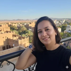 BadraSaadi “Another year older… and even hotter 😘 Happy birthday to me! 🎈” Bilde