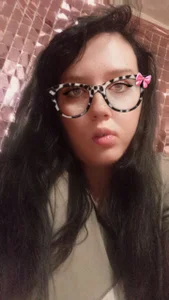 LeonaHarrison Snap photos  5টি ছবি