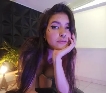 AliciaBaschのGorgeous Babe⭐の 2枚の写真