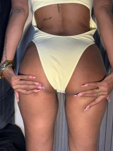 YayaHilton Nanny in Yellow Hình