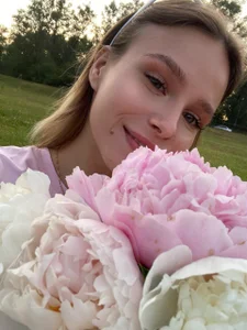 TaiteBayles I stole flowers LOL Pic