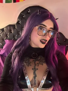 LilithDark666 🔥😈Lilith invites you to step through the door to my room. Pic 3