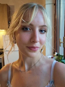 Lucy_Cutie_ Public Pic 2