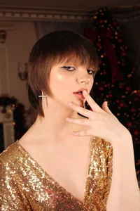 LetoriaNotleytouch me through the screen图片 3