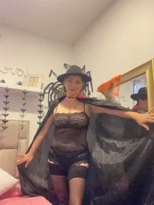 Giovanela_rose 🖤 ​​Dark, flirty and dangerously irresistible Pic 9