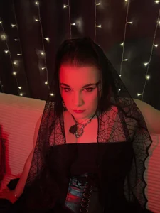 Token or treat 🎃😈 od OliviaTwens  5 snímek