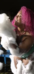 Just_Gissellex sexy dance with a bubble bath in the jacuzzi Immagine 