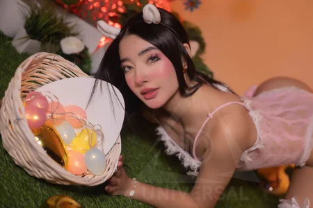 AmyColman_ happy Easter 🐰🍑 Poză