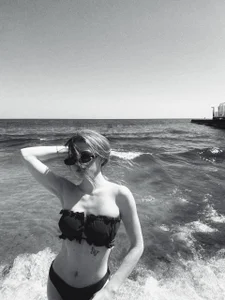 TayloryStar In the embrace of water and sun💦 Billede 4
