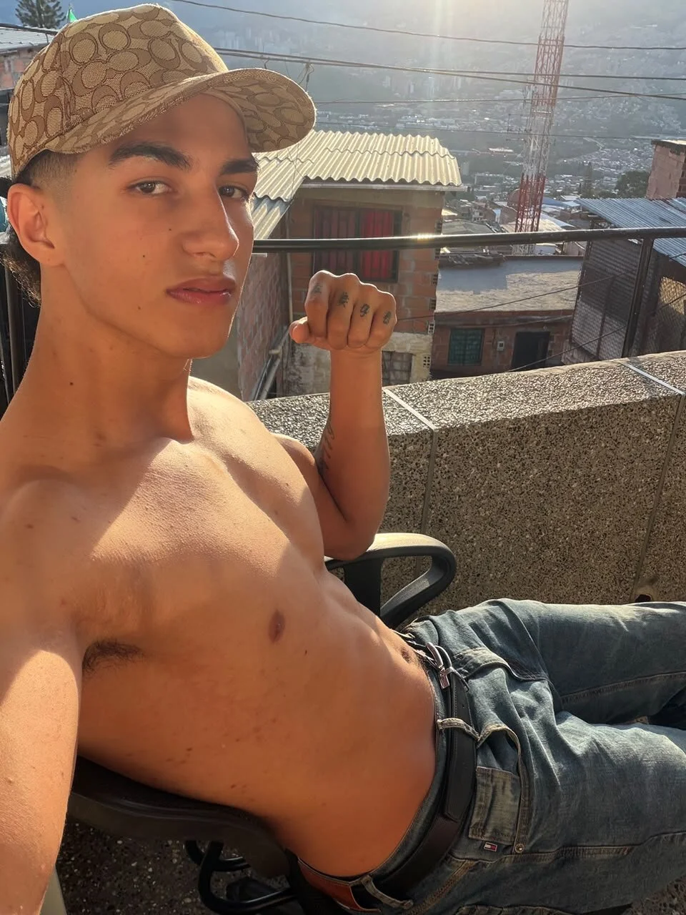 Goldendesirexx-এর ট্রেন্ডিং  8583টি ছবি