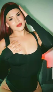 SofiaSquirtVS Public Immagine 
