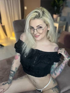 AndiaHart Back in Black Pic 4