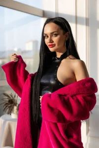 QueenAliss Lady in... leather Pic 6