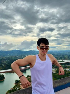 bbbeachboy Guatape ⛰️ টি ছবি