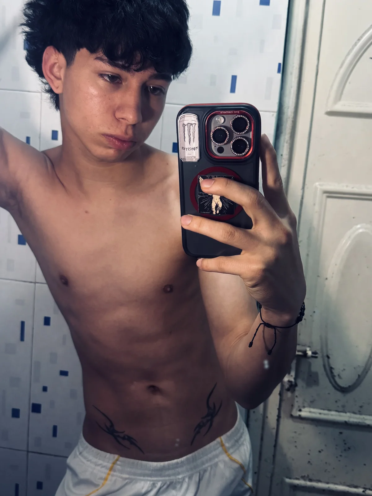 Трендове зображення  9452 kaelwolf_tay