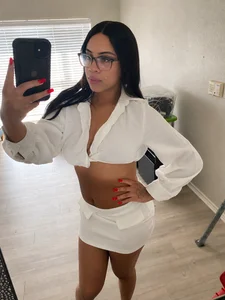 yourgirlyhazel White hot 🔥🤍 รูป 