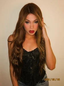 clara_evanss_s Here is this cute girl with red lips Immagine 