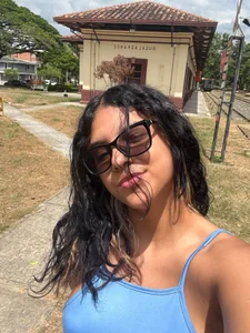 Iris_Ross_ I went out to explore a bit, how naughty are you to do it in public? 😏 Pic