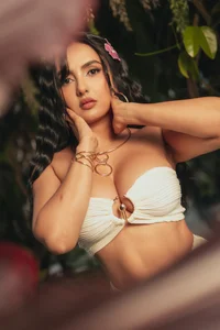AshleyJhonson Beauty, attitude, and a touch of mystery. зображення