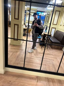 _Mostly_ Public Hình 5