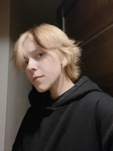 Look at me de edward_holy  2 photos