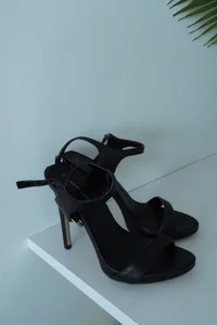 GlossyVixenのHeelsの枚の写真