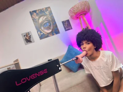NaomiSaenz_ FUCK MACHINE! Yes, Iam so naughty for to eat your cock! Mmm curly hair, latino, caribbean, skinny slika 2
