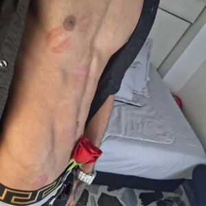 Thiagoferreti Romantic show with roses Immagine 