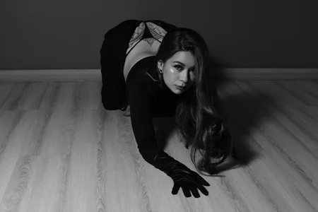 LiaCathaleya B&W Pic 5