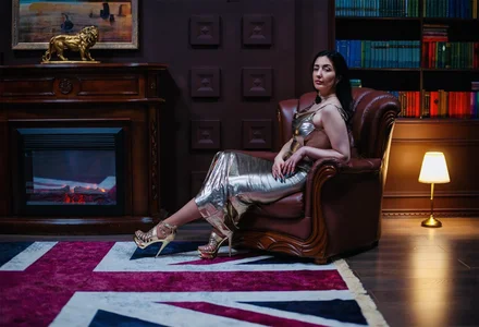 Afina_Donna Public Pic 6