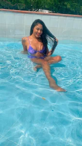 charlotteone My body in the pool 🥵🥵🥵🦋 사진 2
