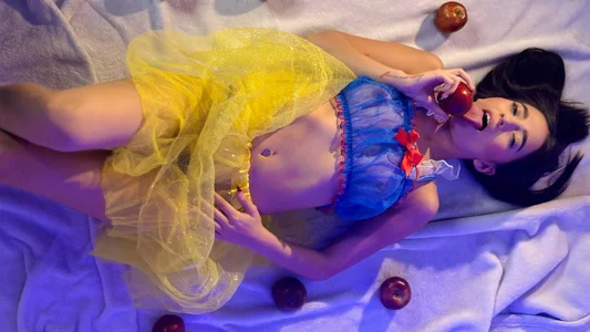 TiniLoveXXX Snow White 🪄 Halloween Pic 4