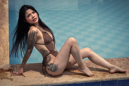 Alaia_Asuka a day at the pool 🎍😍 Immagine  4