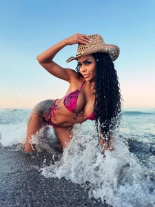 NicoleSmyth Naughty on the Beach 🌊 Billede