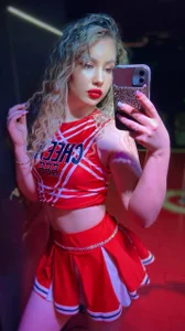 _BellaClark Public Immagine 