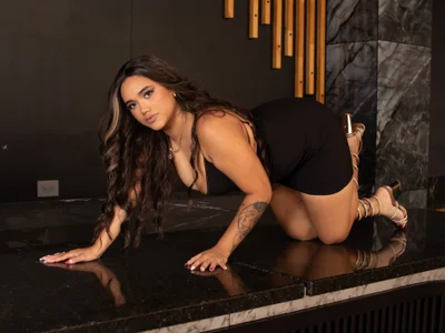 ElaEndez_ Look me in dress Pic 3